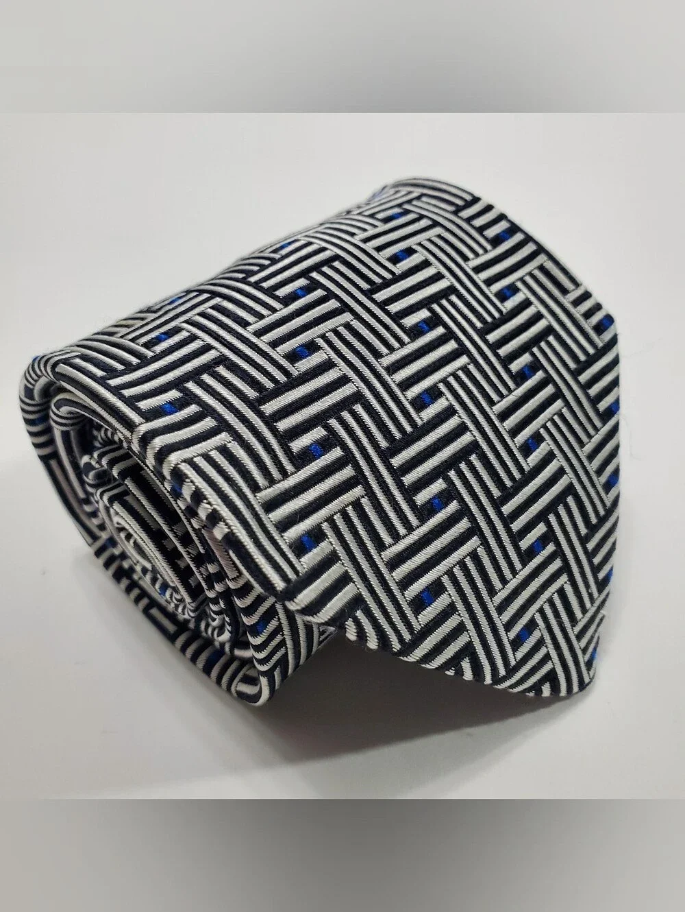 Geoffrey Beene Men's Silk Neck Tie Silver Basketweave Pattern 57x4